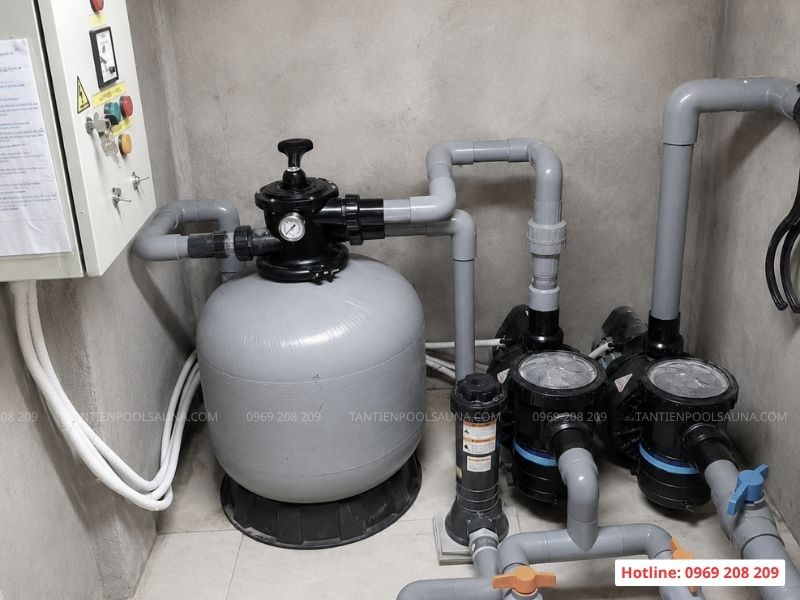 Phòng máy bể bơi gia đình dùng thiết bị Emaux