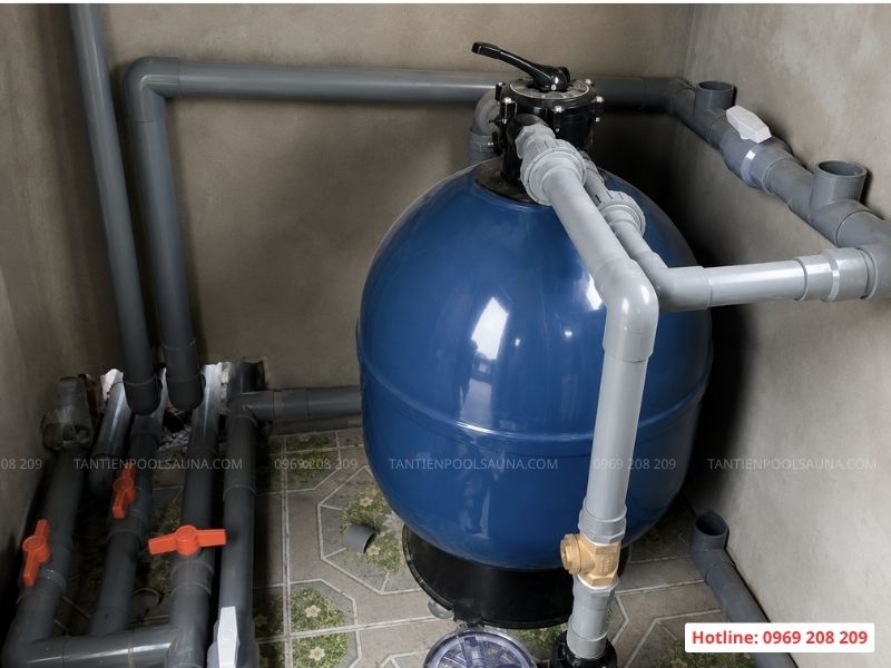 Phòng máy bể bơi gia đình sử dụng bình lọc AKT