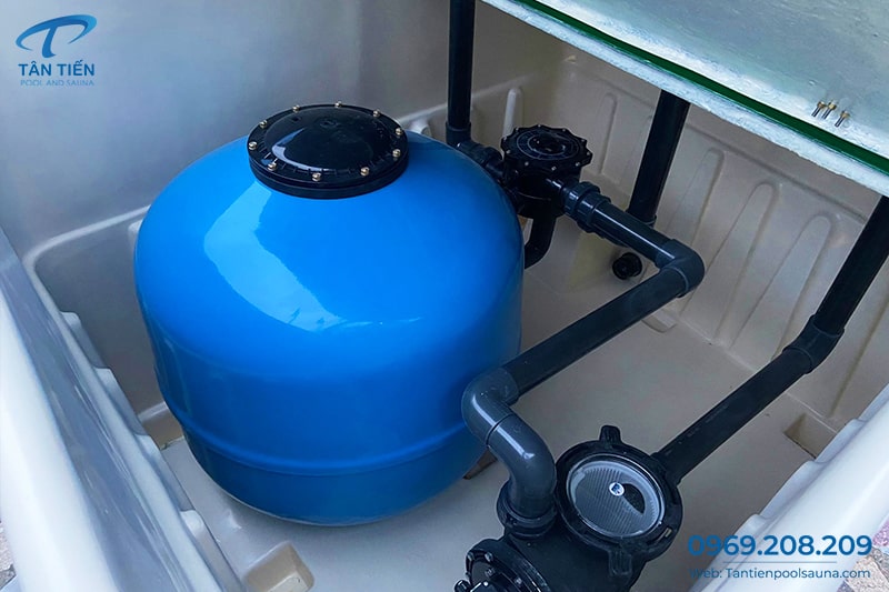 Bình lọc trong phòng máy bể bơi âm đất