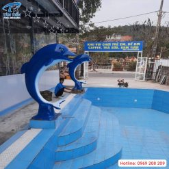 Cá heo phun nước bể bơi