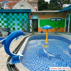 Cá heo phun nước bể bơi