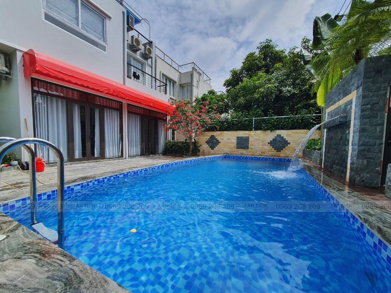 Bể bơi đẹp trong xanh - Thi công bởi Tân Tiến Pool