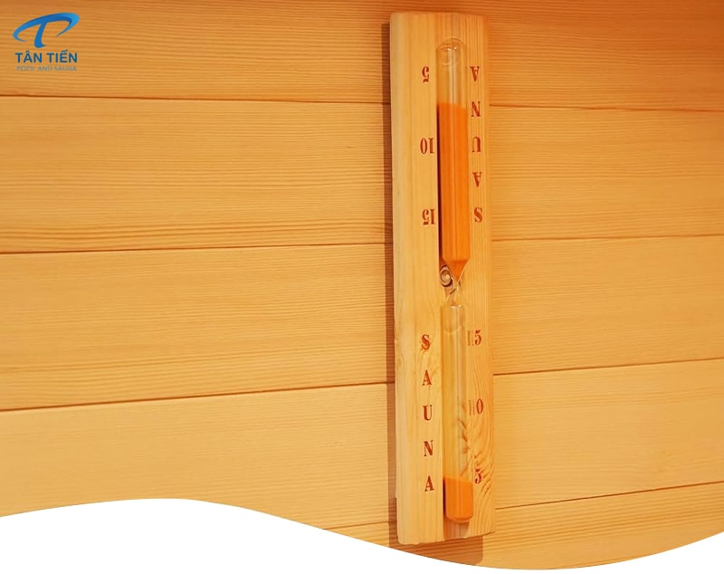 ảnh đồng hồ cát xông hơi được lắp đặt trên tường