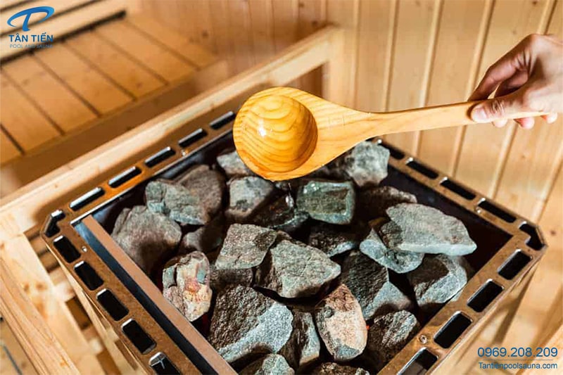 Tiếp nước vào đá xông hơi Sauna