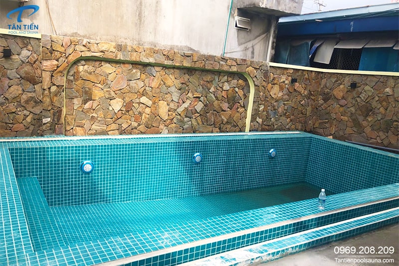 Ảnh thi công bể bơi và lắp đặt thiết bị trong lòng bể