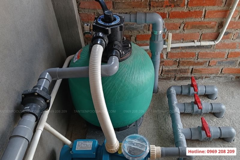 Tích hợp combo bơm lọc vào phòng máy