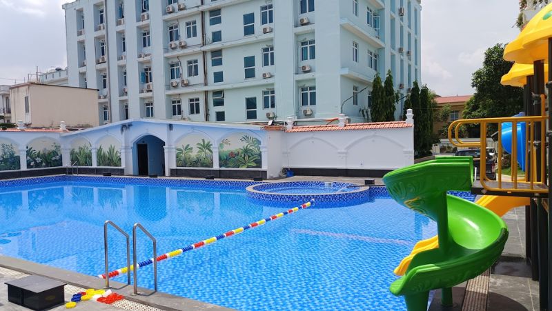 Tân Tiến Pool thi công bể bơi kinh doanh ngoài trời