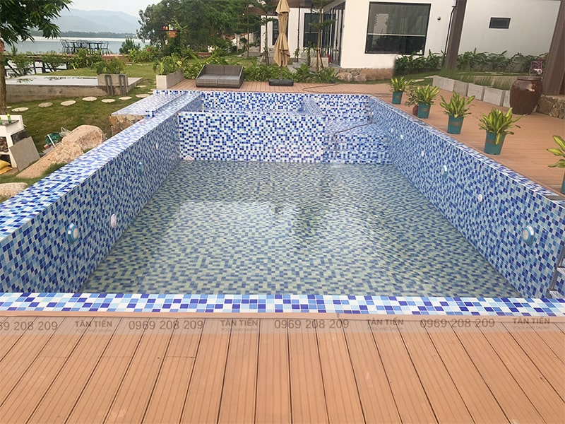 Hoàn thiện đấu lắp thiết bị trong lòng bể bơi