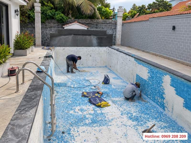 Phá dỡ lớp gạch mosaic ốp lát bề mặt