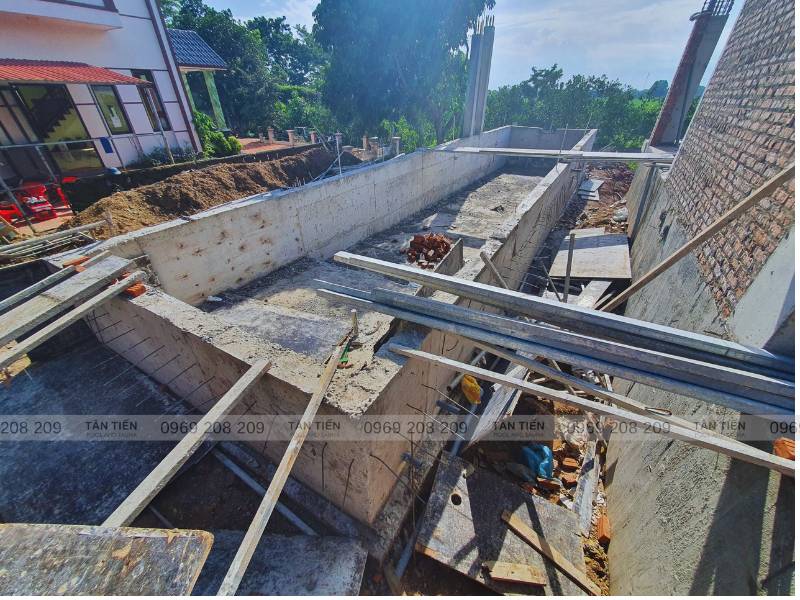 Hoàn thiện đổ bê tông bể bơi