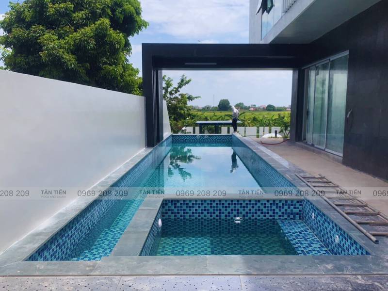 Tân Tiến hoàn thiện thi công bể bơi gia đình anh Trung