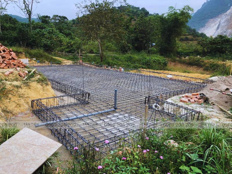 Bể bơi Eco Green Home Hòa Bình trong giai đoạn đan sắt định hình