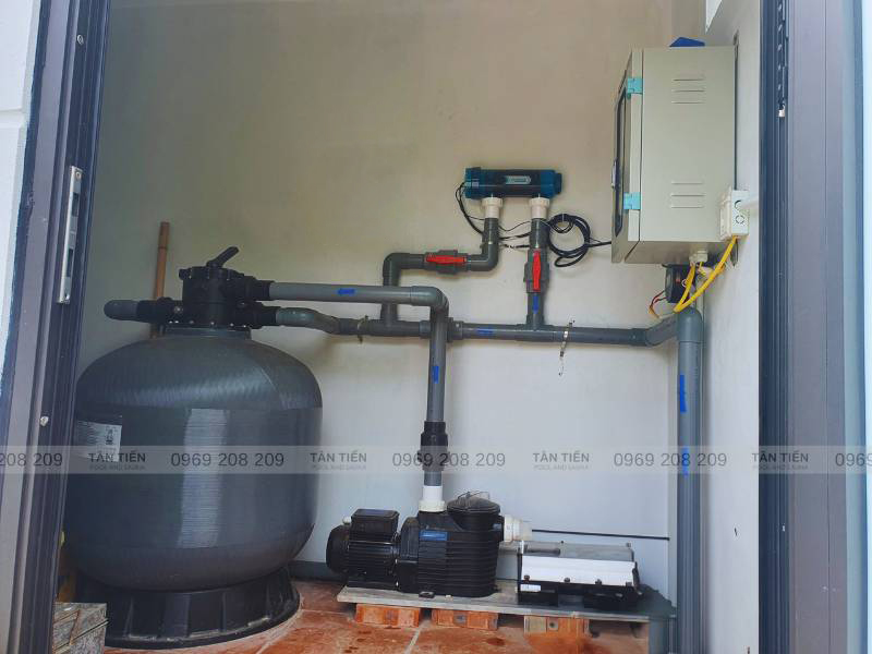 Lắp đặt phòng máy vận hành bể bơi