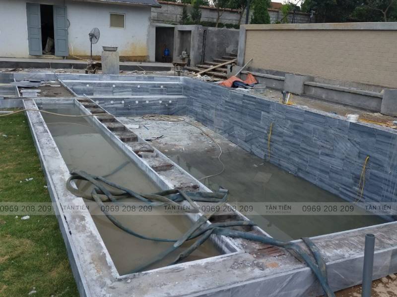 Ốp đá sọc dưa, chống thấm và thi công thiết bị bể bơi trong lòng bể