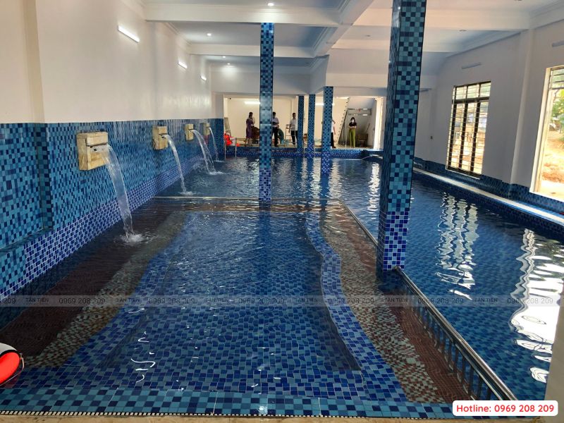 Lắp đặt thiết bị bể bơi kinh doanh trong nhà anh Hùng - Phú Thọ