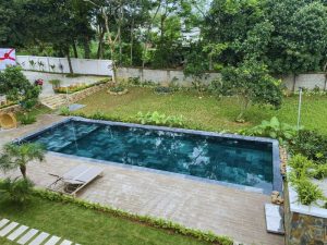 Bể bơi nhỏ xinh trong khuôn viên homestay Villa Laki Ba Vì