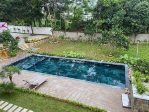 Nên thi công bể bơi ngoài trời hay bể bơi trong nhà
