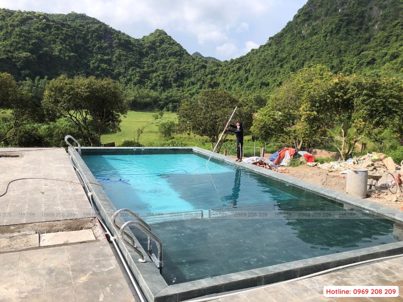 Hút vệ sinh đáy bể bơi