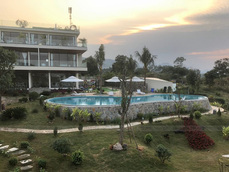 Bể bơi ngoài trời tại homestay Lương Sơn, Hòa Bình 