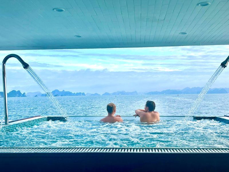 Thi công bể sục tàu du lịch Hạ Long