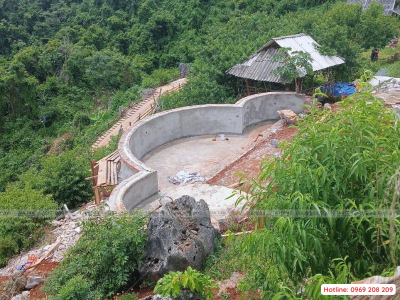 Thi công bể bơi đồi mây camping