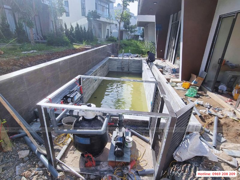 Đấu lắp phòng máy vận hành của bể bơi