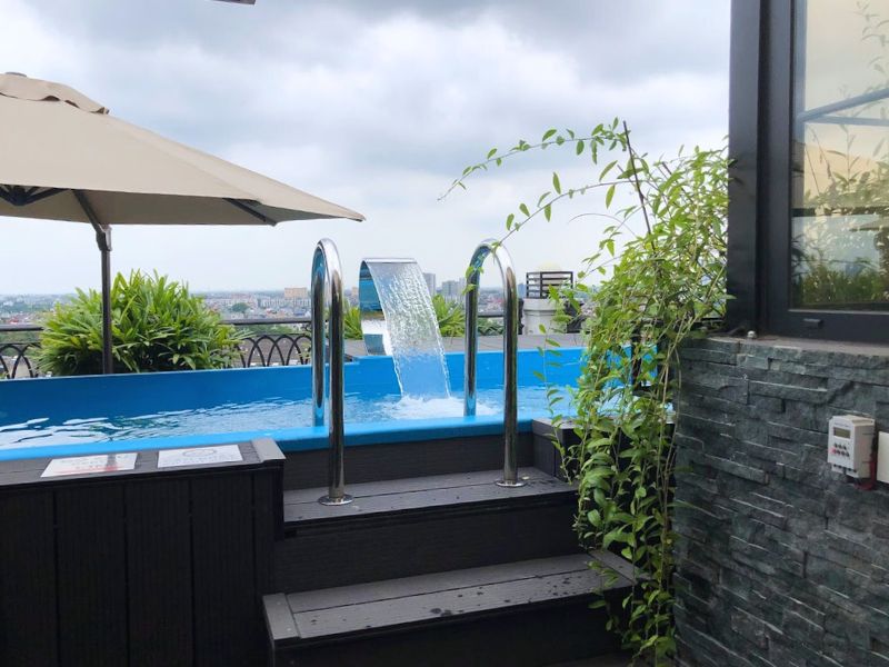 Lắp đặt các tiện ích cho bể bơi
