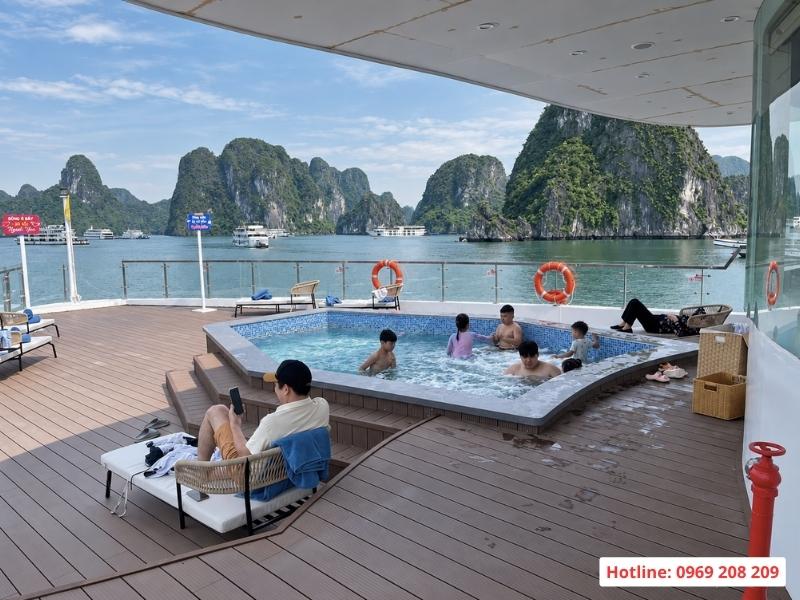 Dịch vụ tư vấn thiết kế và thi công bể bơi tại Quảng Ninh Bể sục ở trên tầng 2