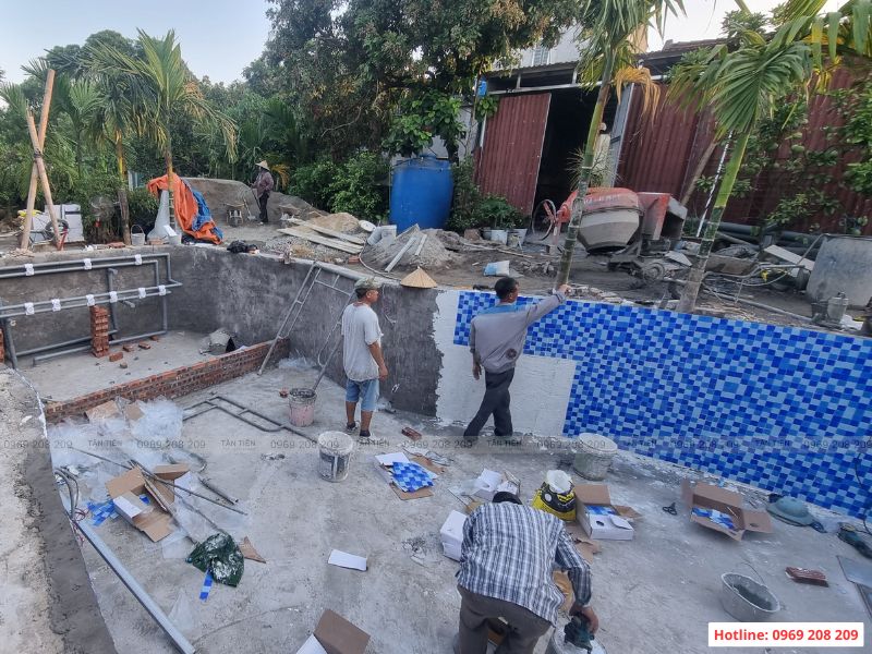 Chống thấm và ốp lát gạch mosaic cho bể bơi