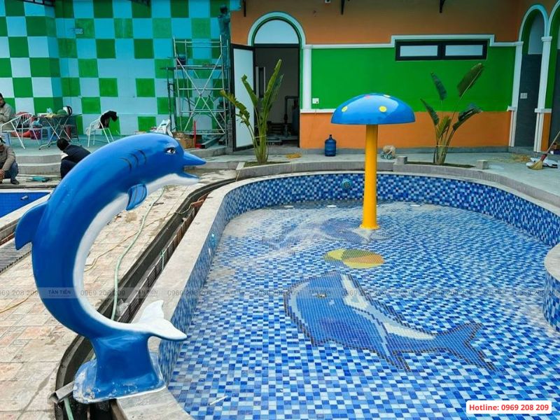 Cá heo phun nước bể bơi bằng composite 