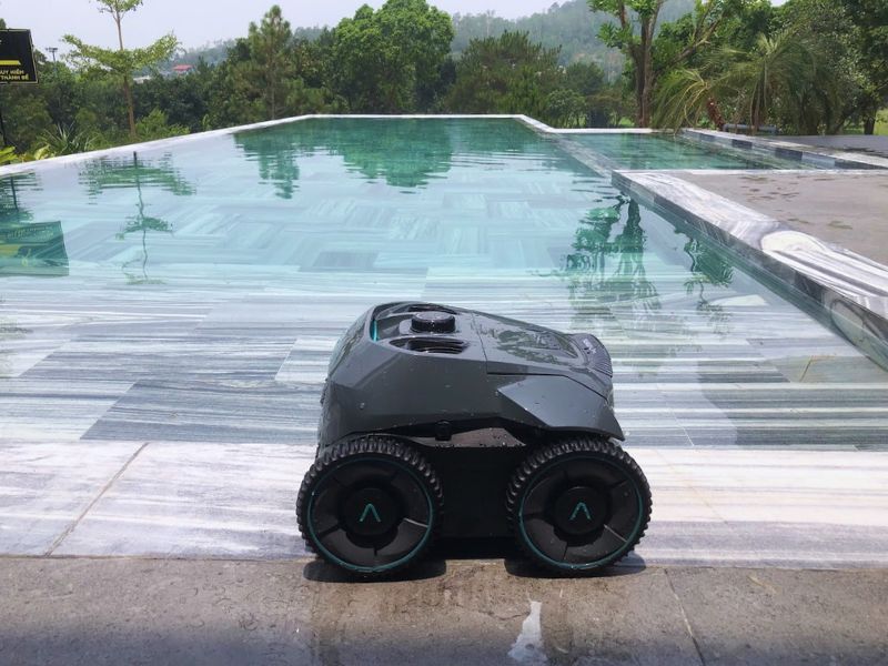 Robot vệ sinh bể bơi