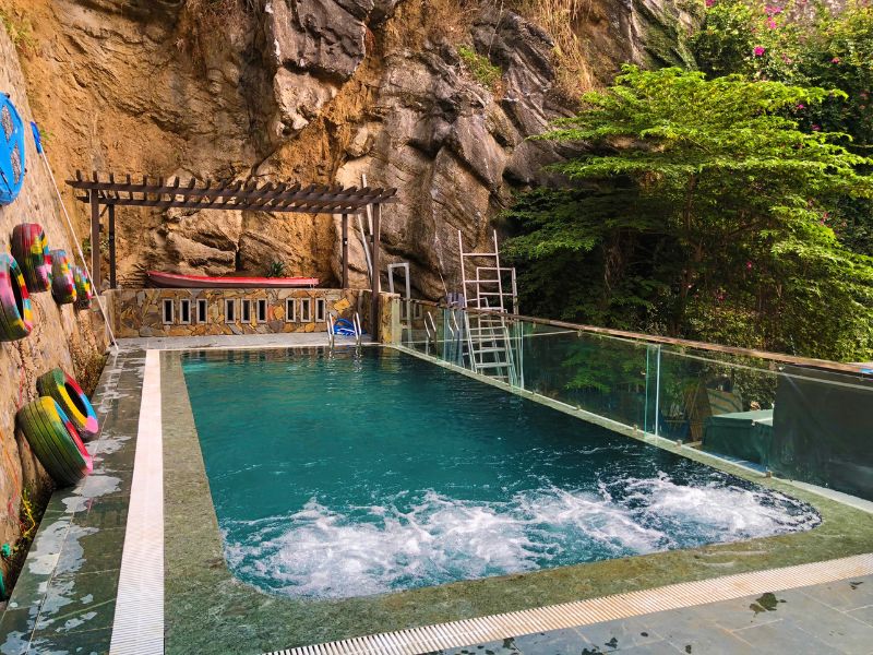 Bể bơi khách sạn tại Cát Bà, Hải Phòng