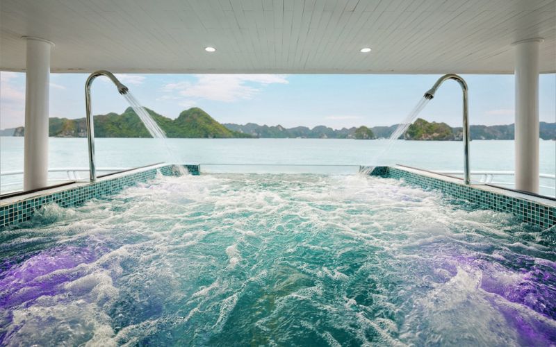 Bể sục tàu Vdream Cruise Hạ Long