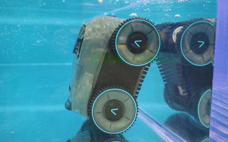 Robot vệ sinh bể bơi tự động