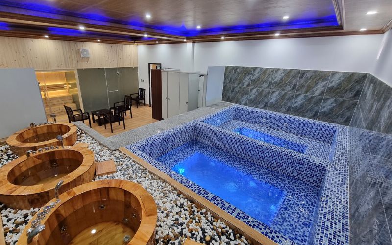 Bể sục nóng lạnh tại SPA hưng yên