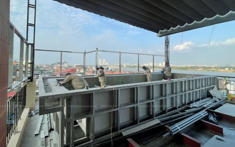 Bàn giao bể bơi composite khách sạn Hà Nội trước dịp Tết Nguyên Đán 2026 thi công bể bơi composite khách sạn Hà Nội