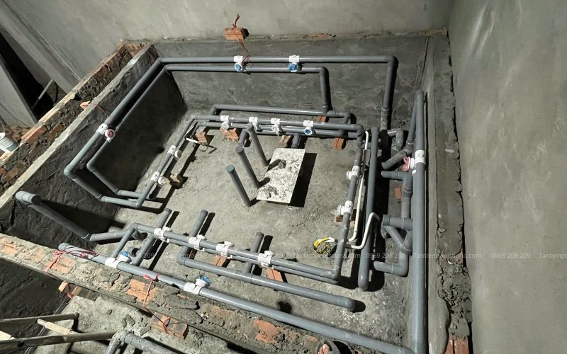 Hoàn thiện bể bơi nước nóng gia đình tại Hoàng Đạo Thành, Hà Nội Thi công đường ống bể sục