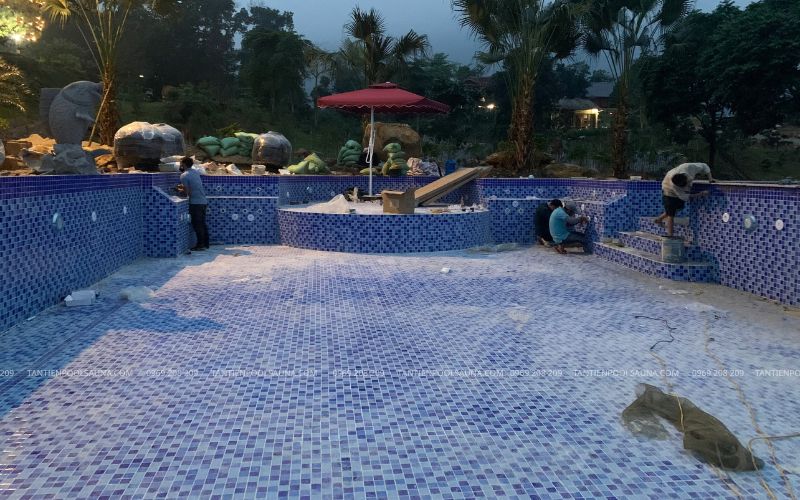 Ốp lát bể bơi kinh doanh
