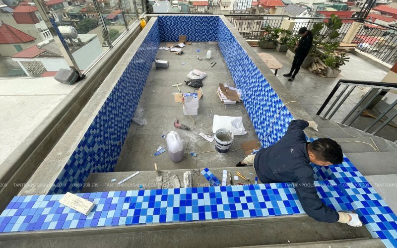 Gạch mosaic trộn 3 màu viên 48x48mm Dán gạch mosaic thủy tinh cho bể bơi composite