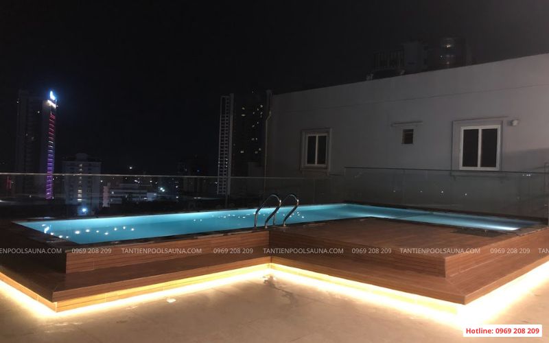 Bể bơi khách sạn Hạ Long