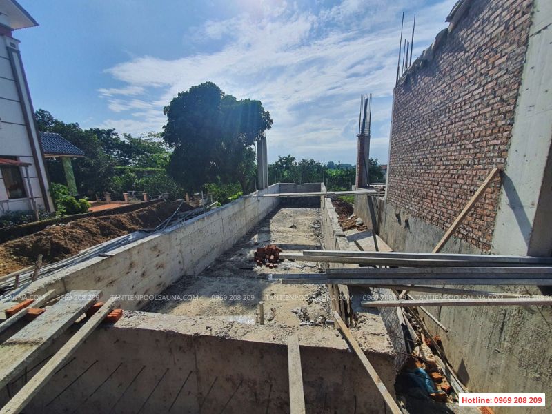 Đổ bê tông bể bơi villa anh Trung Bắc Giang
