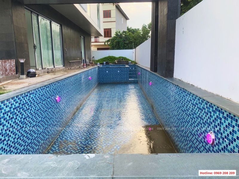 Lắp đặt thiết bị ngoài bể bơi