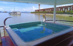 Thi công bể sục cao cấp tàu dragon cruise