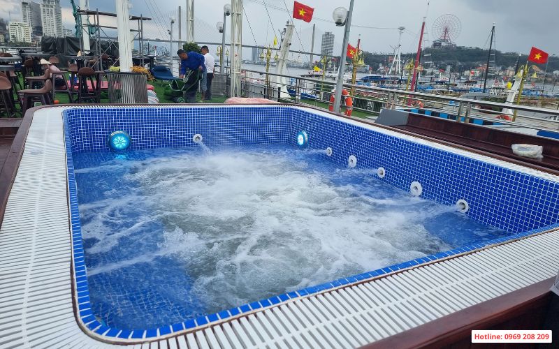 Thi công bể sục tàu Phượng Hoàng Hạ Long