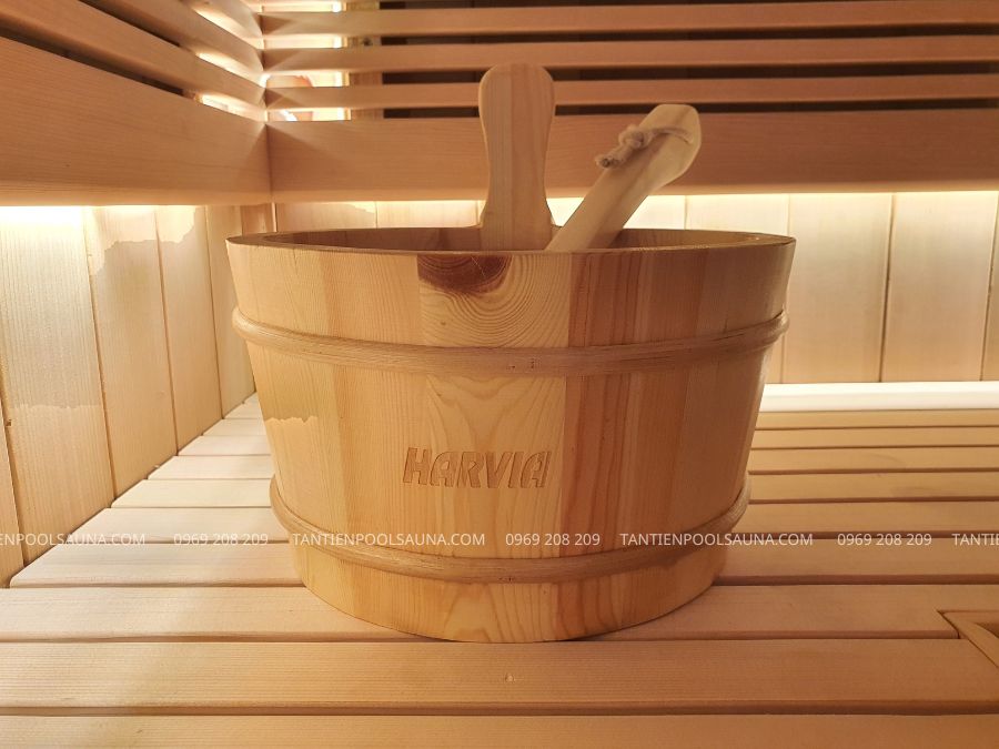Phụ kiện xô gáo gỗ được dùng tiếp nước chỉnh nhiệt độ trong phòng xông hơi