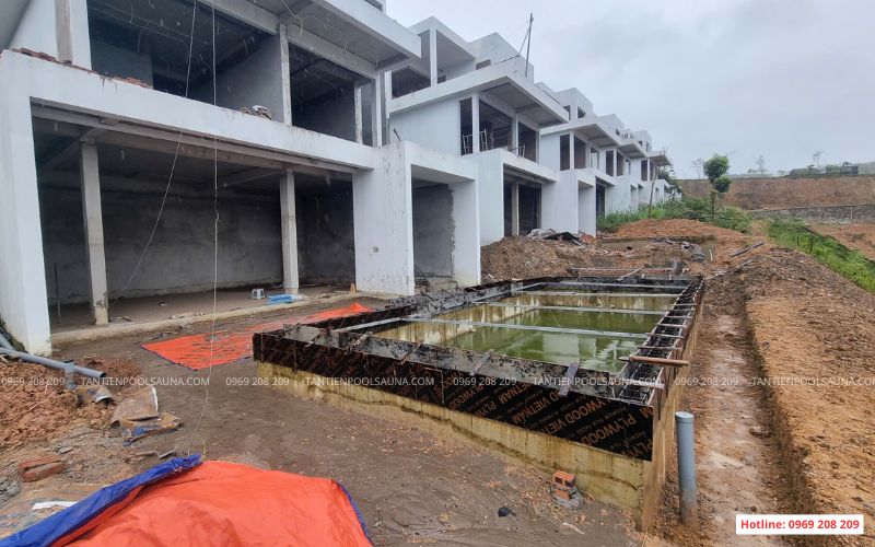 Thi công bể bơi villa ngoài trời