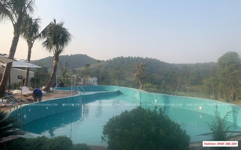 Cấp nước vào bể bơi