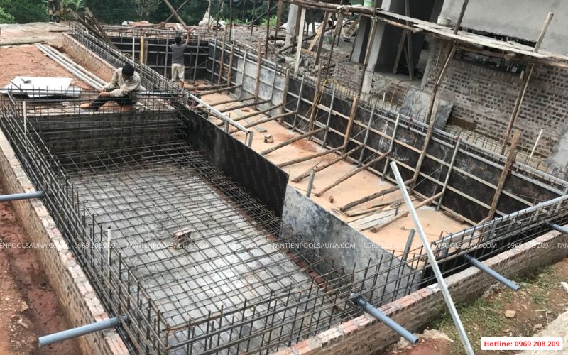 Thi công bể bơi villa gia đình