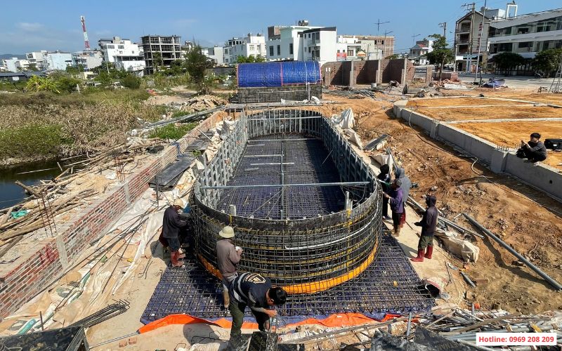 Tiến hành đan thép bể bơi