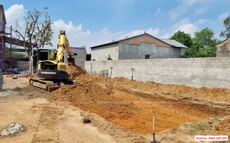 Đào đất để xây dựng bể bơi